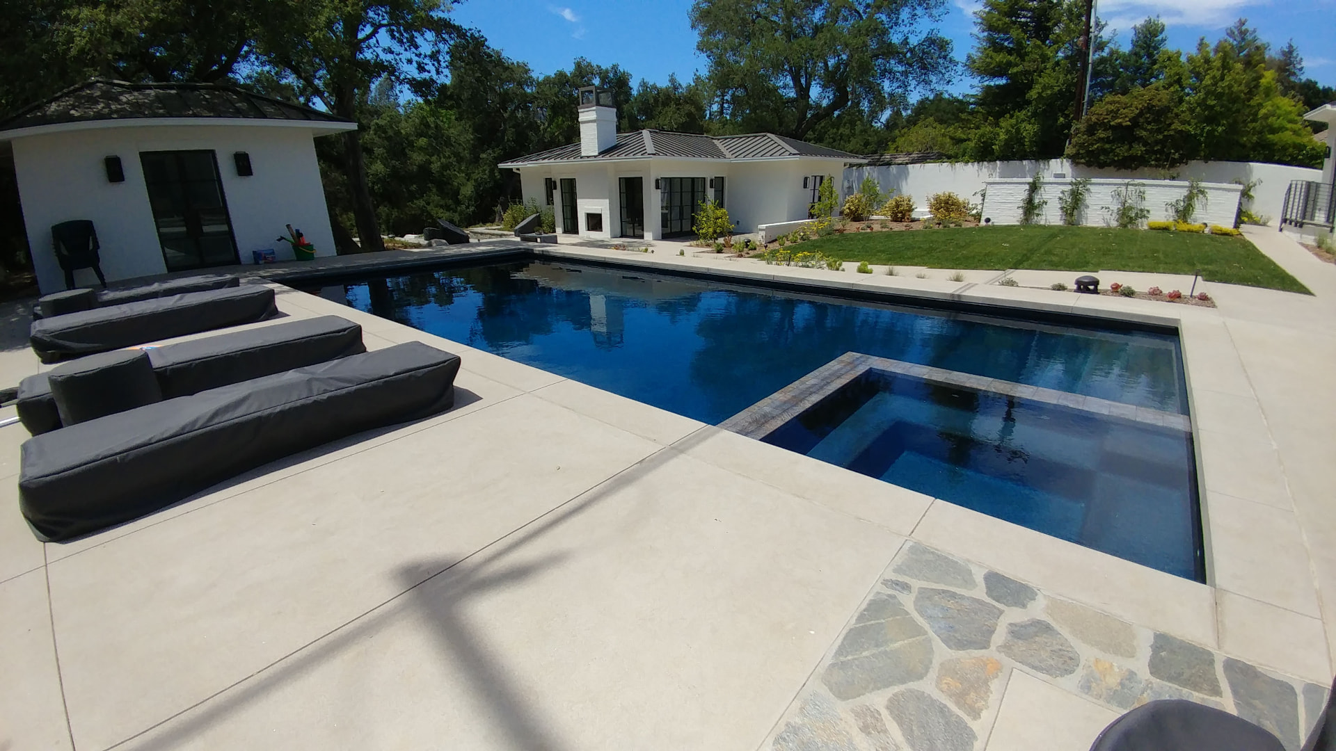 Modern Geometry custom pool by Platinum Waterscapes